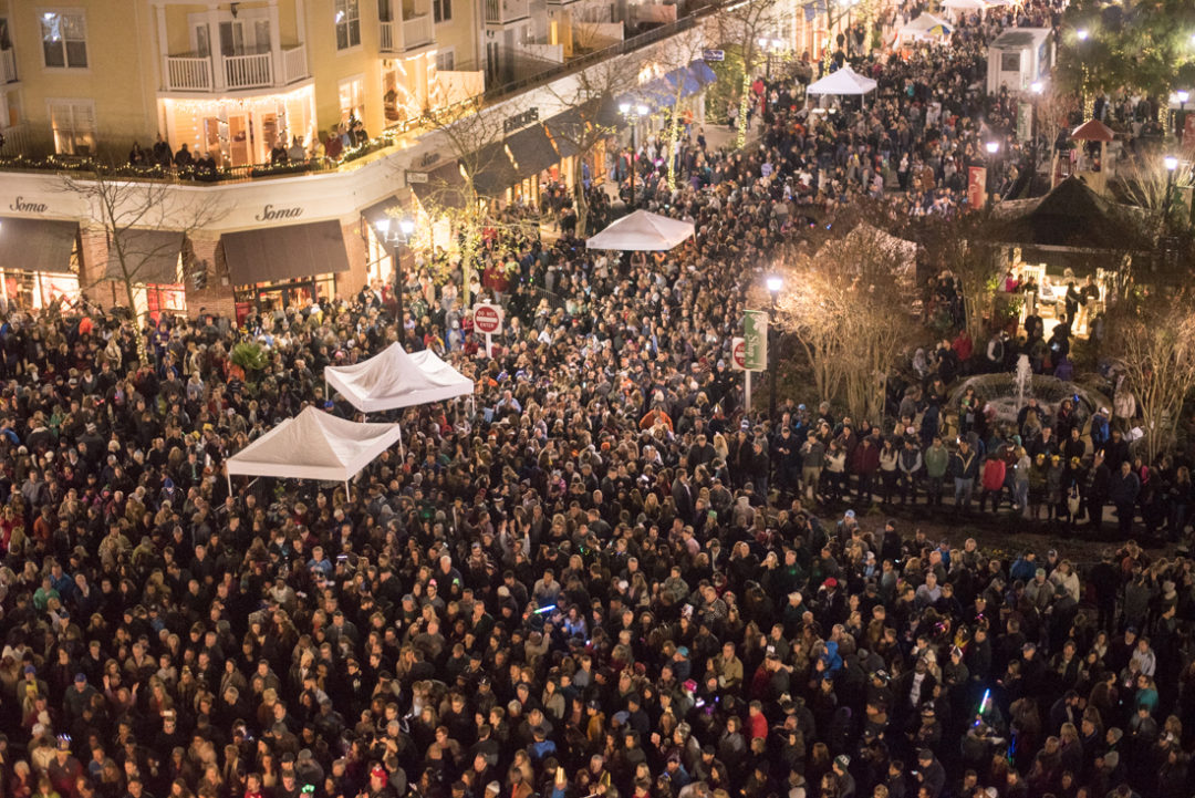 The Market Common Celebrates the New Year’s Eve With Bands, A Mirror